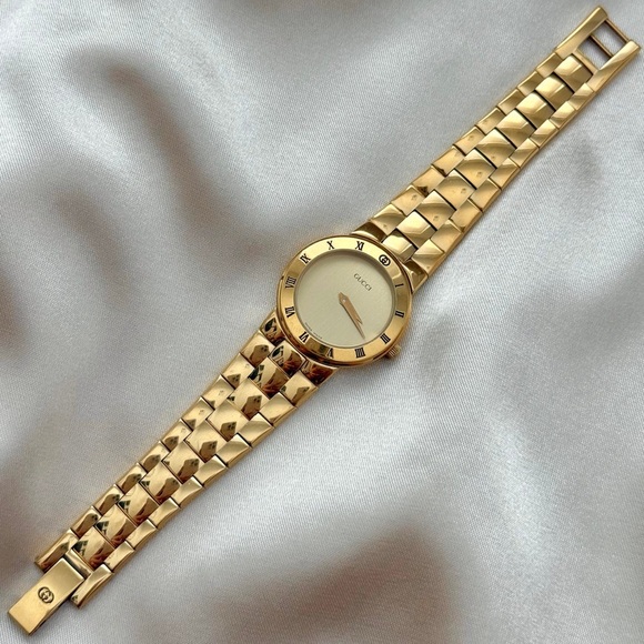 AUTHENTIC VINTAGE GUCCI GOLD WATCH - Picture 2 of 5